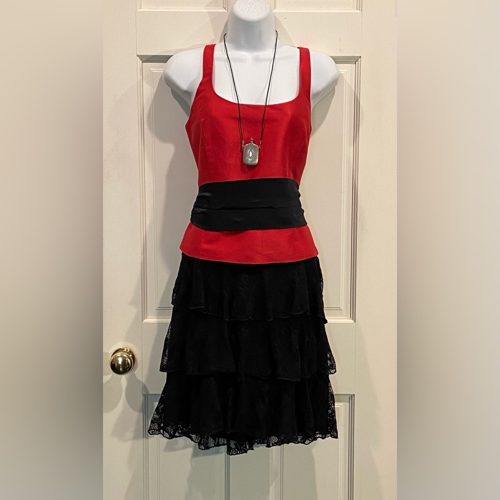 Flirty multi layered black lace mini skirt - Picture 4 of 15